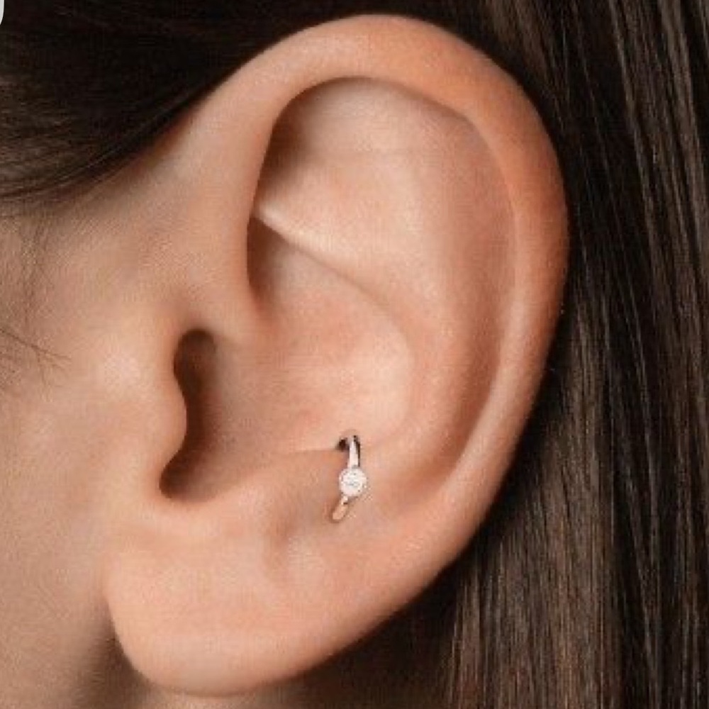 Gold 3mm cartilage piercing earring